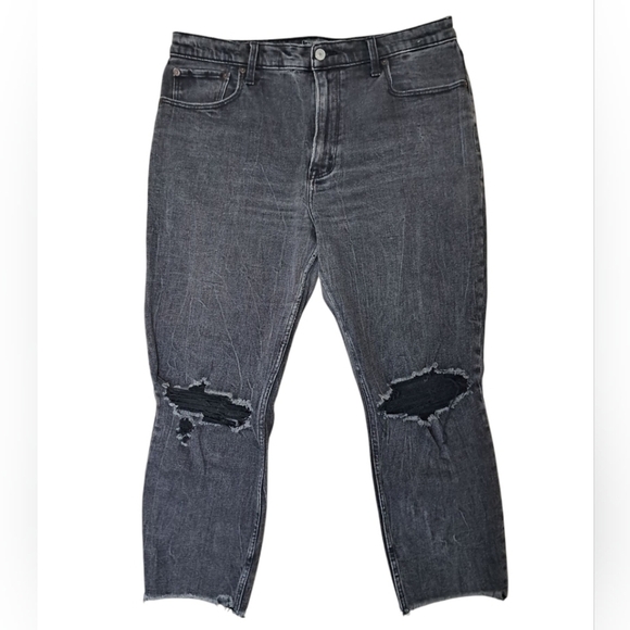 Abercrombie & Fitch Denim - Abercrombie & Fitch Ultra High Rise Distressed Mom Jeans Size 33/16s (Short)